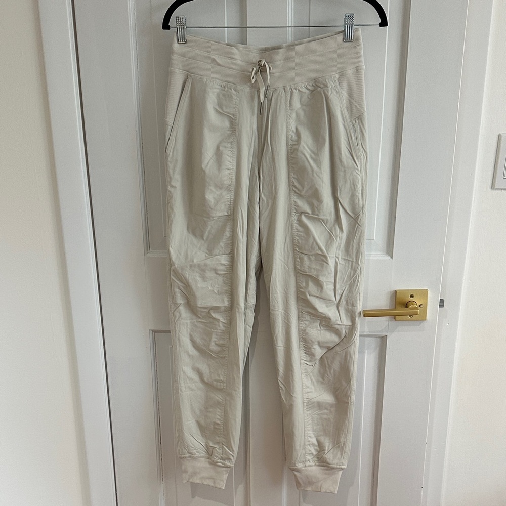 Lululemon Joggers Groove Pant size 4